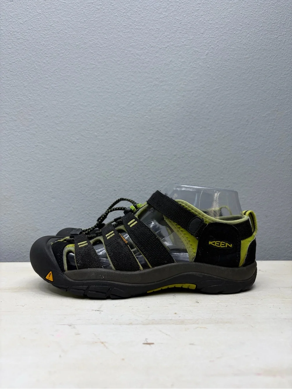 Keen Green/Black Newport H2 Fisherman Sandals Size 5 Big Boys